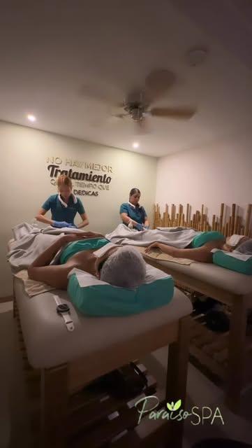 Masaje en pareja en una cabina de Paraíso Spa